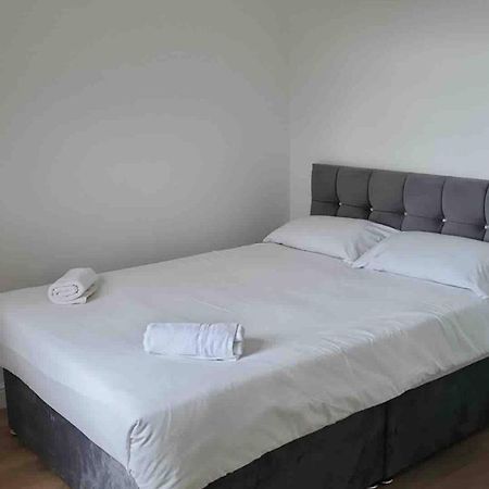Catherine 5 Bedroom House クルー エクステリア 写真